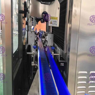 Il doppio automatico completo dell'etichettatrice della manica degli strizzacervelli si dirige verso il corpo con gli strizzacervelli del vapore