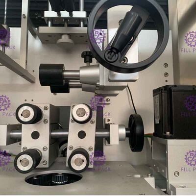 Doppia etichettatrice installata quattro lame movente della bottiglia con il driver di Panasonic