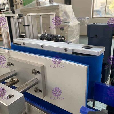 etichettatrice adesiva del singolo lato 1800bph per la piccola bottiglia rotonda