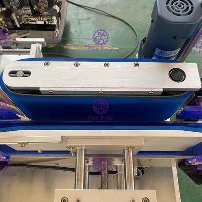 etichettatrice adesiva del singolo lato 1800bph per la piccola bottiglia rotonda