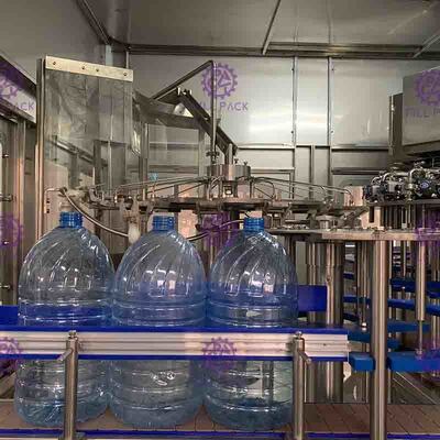 6 acqua potabile lineare delle teste 600BPH che imbottiglia il touch screen di Mchine con la capsulatrice