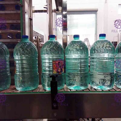 24 pressioni di normale di grande capacità dello stabilimento di imbottigliamento dell'acqua potabile delle teste