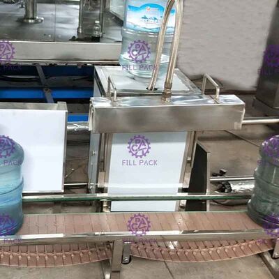 Barilotto di plastica attrezzatura automatica di involucro restringibile della macchina di rifornimento dell'acqua da 5 galloni