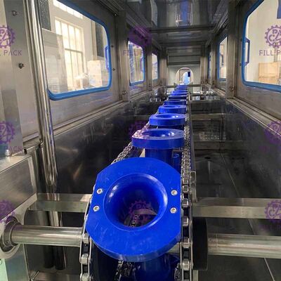 sistema di riempimento tre da 5 galloni 200BPH del barilotto lineare dell'acqua in una struttura