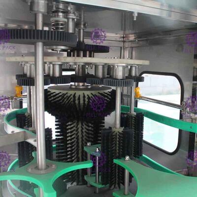 Tipo di coperchiamento riempitore della cinghia della bottiglia di vino con il materiale da otturazione livellato del sollevatore del cappuccio controllato