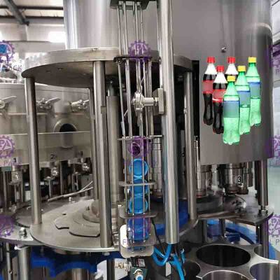 Vetro di plastica 3 dell'ANIMALE DOMESTICO in 1 macchina/attrezzatura/linea/impianto/sistema Monobloc di imbottigliamento del vino dell'acqua della bevanda della bevanda del gas