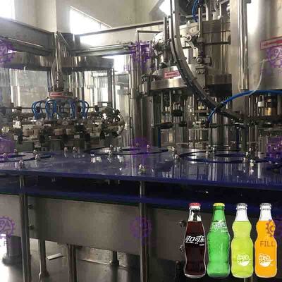 Macchina riempitrice di bottiglie da 10000 BPH a 32 teste, tipo combinato con tappo a corona