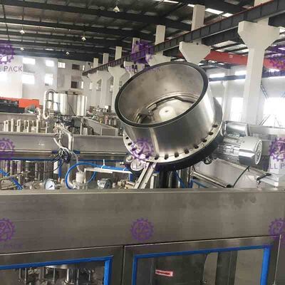 Macchina riempitrice di bottiglie da 10000 BPH a 32 teste, tipo combinato con tappo a corona
