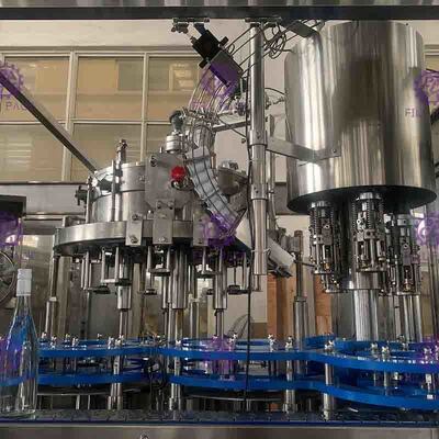 Attrezzatura di coperchiamento automatica 15000BPH dell'imbottigliatrice della bibita