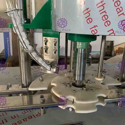 Plastica/macchina di sigillamento della bottiglia coperchio a vite dell'ANIMALE DOMESTICO con acciaio inossidabile e l'alta velocità
