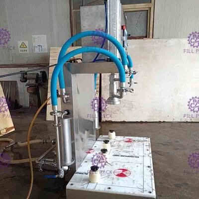 Linea di teste di plastica automatica della bottiglia di vetro 2 della macchina di rifornimento della birra dei semi riempitore del dispositivo