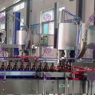 materiale da otturazione gassoso della bevanda 2000BPH e linea di riempimento della birra elettrica della bottiglia delle tappatrici