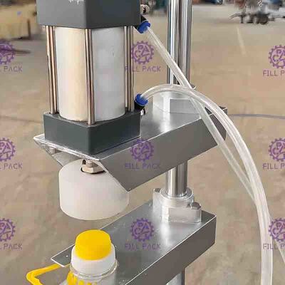 Macchina imballatrice della bottiglia pneumatica automatica dei semi per i barilotti che premono i cappucci