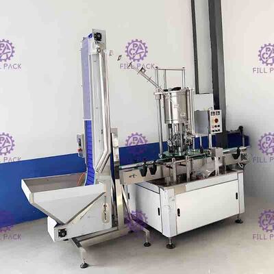 Sigillamento della bottiglia della vite dell'ANIMALE DOMESTICO di 4 teste/coperchiamento/macchina automatici della capsulatrice