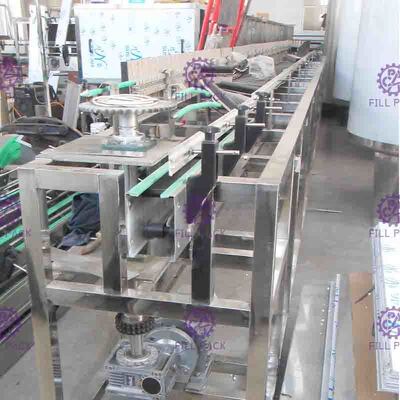 Sterilizzatore inverso della bottiglia dell'acciaio inossidabile 304 che liscia il trasportatore a rulli per la linea di riempimento a caldo