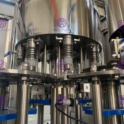 Etichettatrice di coperchiamento di riempimento minerale dell'ANIMALE DOMESTICO di 3000BPH 2L per non la bevanda della soda