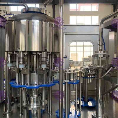 Non linea del materiale da otturazione dell'acqua minerale della soda 300BPH 2L con alta precisione