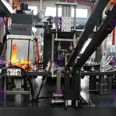 2 macchina automatica piena di fabbricazione della bottiglia dell'animale domestico della cavità 1.5l per produrre la bottiglia gassosa della bevanda