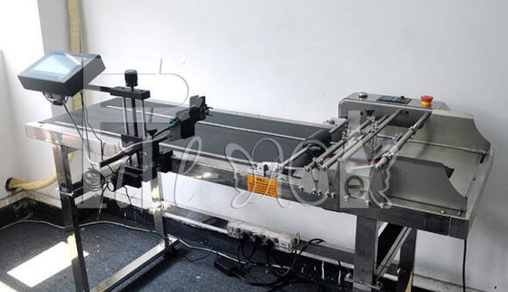 Velocità automatica di 75 m/min Codificatrice di stampa a getto d'inchiostro ad alta risoluzione per codice data / logo