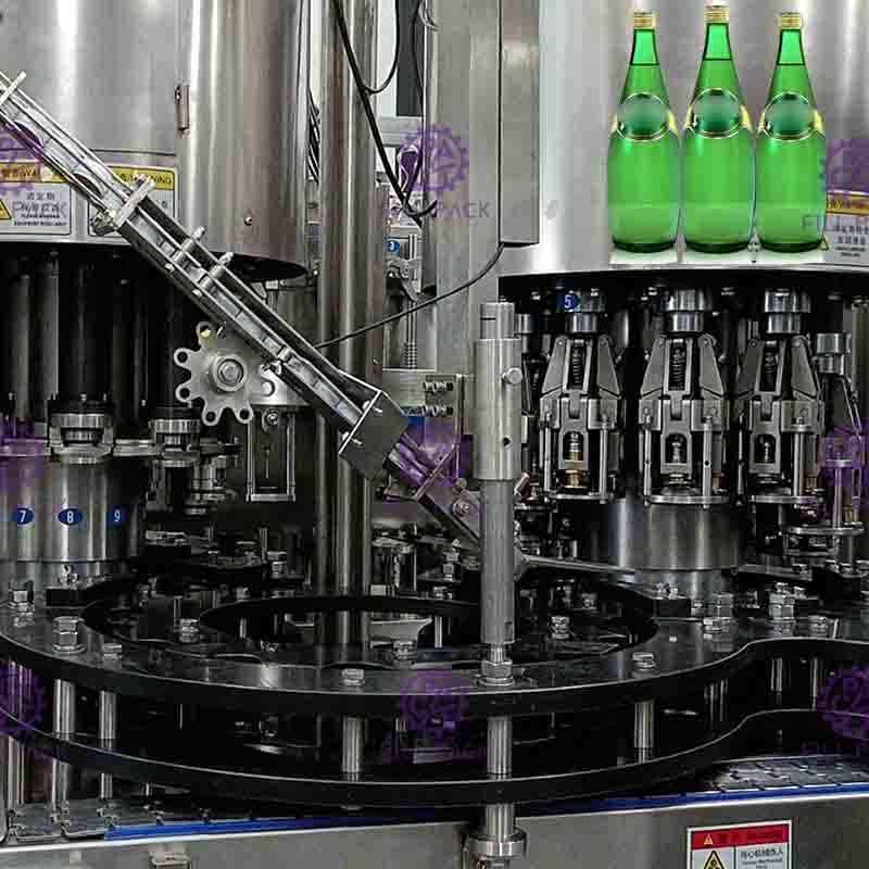 Vetro di plastica 3 dell'ANIMALE DOMESTICO in 1 macchina/attrezzatura/impianto/sistema Monobloc di produzione della bottiglia di acqua della bevanda della bibita gassata