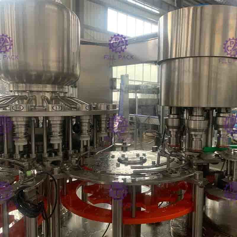 Monoblock 3 in 1 macchina di riempimento a caldo del tè della bottiglia dell'animale domestico 10000BPH