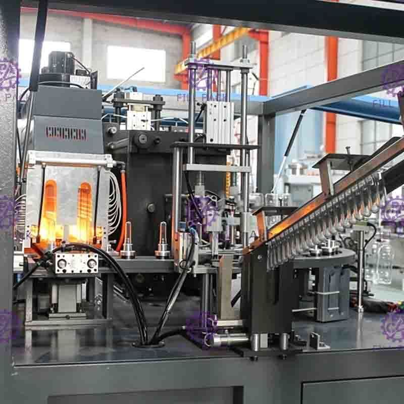 Due macchina di salto della bottiglia dell'ANIMALE DOMESTICO della cavità 0.1-2L per Juice Processing Line